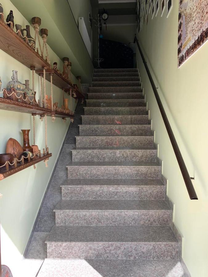 Bed and Breakfast Art Hole Kutaisi Exterior foto