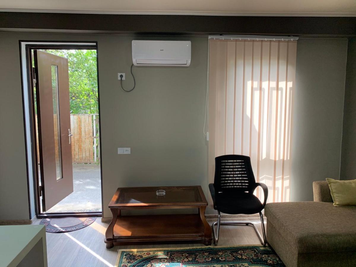 Bed and Breakfast Art Hole Kutaisi Exterior foto